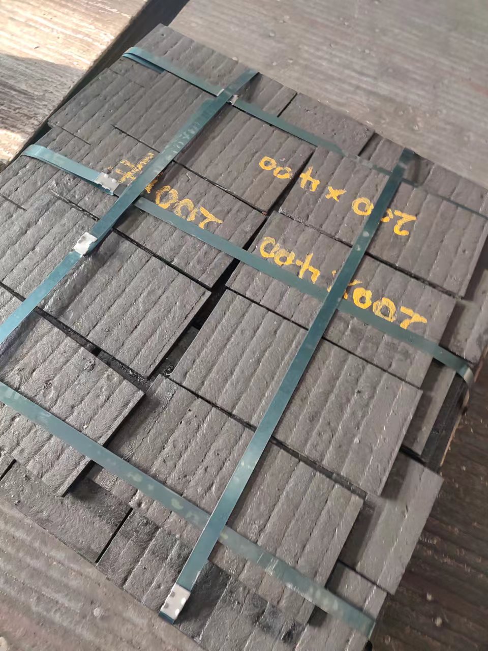 澳门堆焊耐磨板耐磨钢板