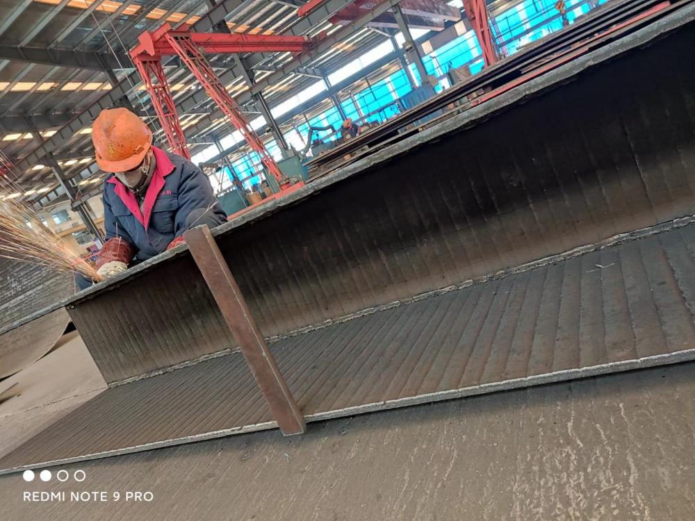 澳门堆焊耐磨板溜槽，溜槽衬板