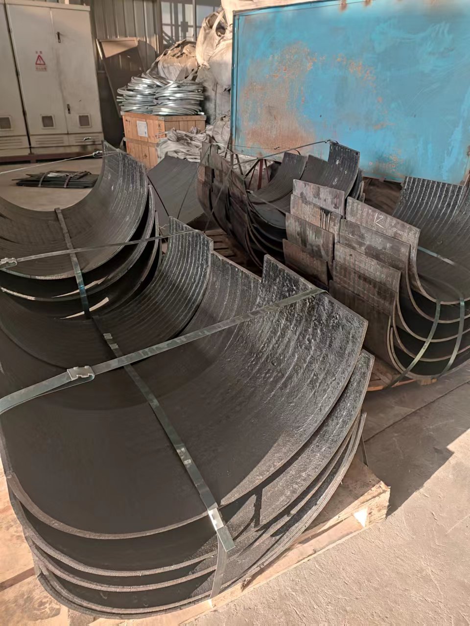 澳门钢板压弧度 堆焊耐磨板