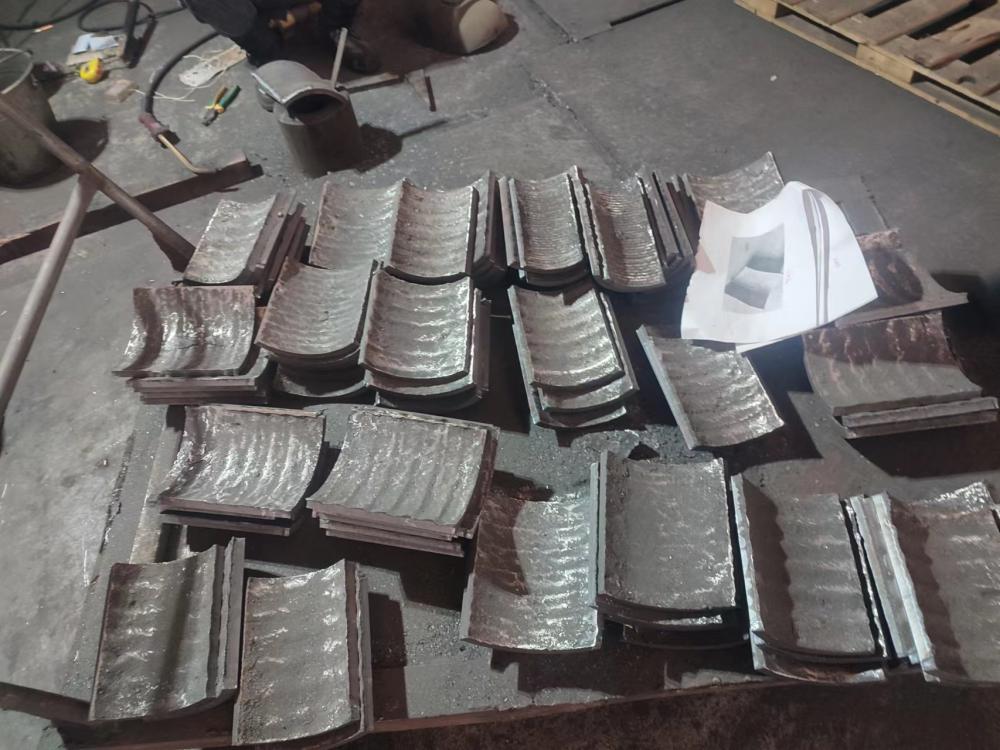 澳门卷弧钢板堆焊耐磨板卷弧